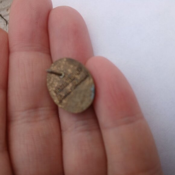 Vintage Lighthouse and sailboat tack lapel pin oxidization - Picture 10 of 13